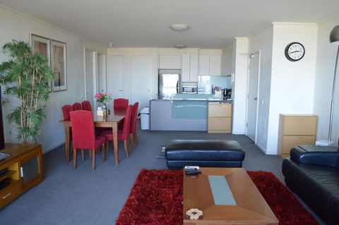 3BR Apartment At Victoria Tower Southbank - Darwin Holiday 1