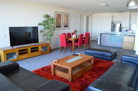 3BR Apartment At Victoria Tower Southbank - Darwin Holiday 0