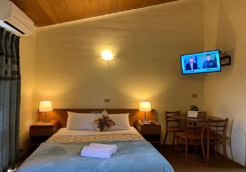 Mountain Creek Motel Bar & Restaurant - Darwin Holiday 24