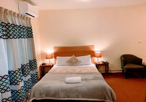 Mountain Creek Motel Bar & Restaurant - Darwin Holiday 2