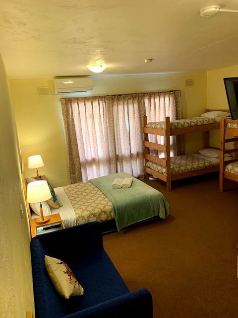 Mountain Creek Motel Bar & Restaurant - Darwin Holiday 44