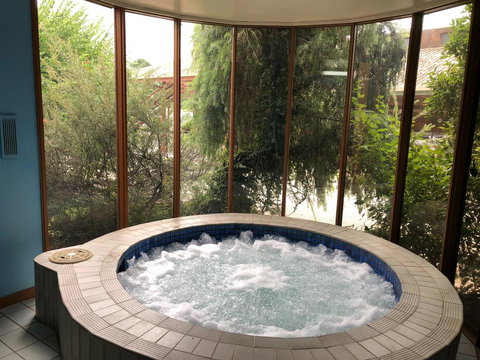 Mountain Creek Motel Bar & Restaurant - Darwin Holiday 42