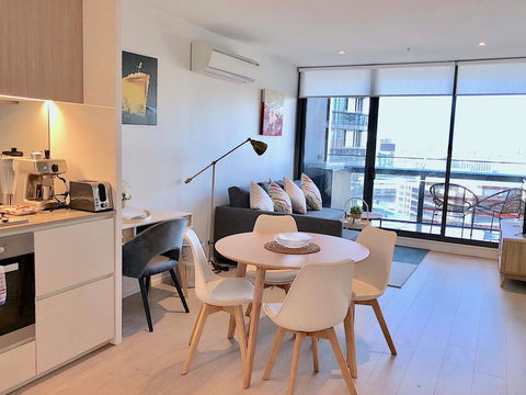 Pride Docklands Waterfront Apartment City View - Darwin Holiday 5