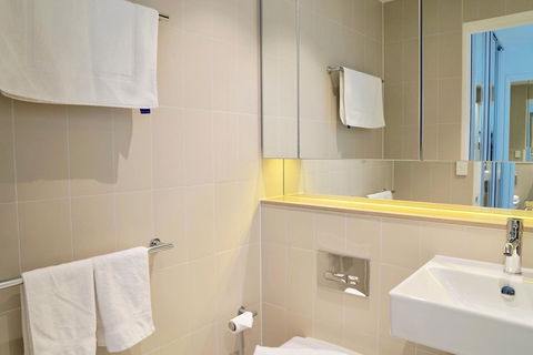 Pride Docklands Waterfront Apartment City View - Darwin Holiday 17
