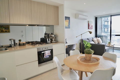 Pride Docklands Waterfront Apartment City View - Darwin Holiday 14