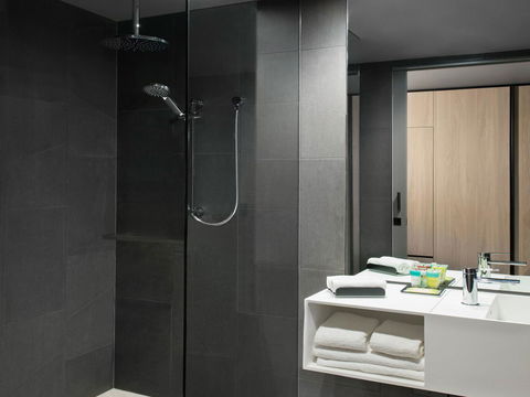 Vibe Hotel Melbourne Docklands - Darwin Holiday 16