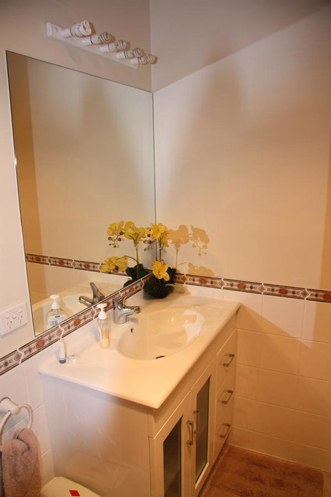 Shady Brook Cottages - Darwin Holiday 28