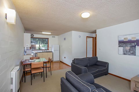 Eastern Beach Holiday Units - Darwin Holiday 1