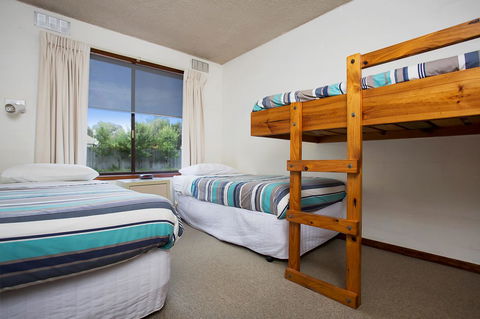 Eastern Beach Holiday Units - Darwin Holiday 6