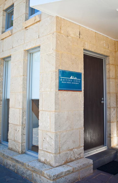 Battery Cove Beach Front Apartment - Darwin Holiday 6