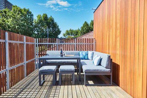 Richmond Â· 3 Level Architecturally Designed Richmond House - Darwin Holiday 14