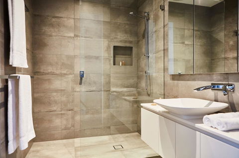 Richmond Â· 3 Level Architecturally Designed Richmond House - Darwin Holiday 9