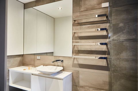 Richmond Â· 3 Level Architecturally Designed Richmond House - Darwin Holiday 13