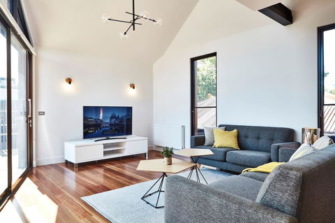 Richmond Â· 3 Level Architecturally Designed Richmond House - Darwin Holiday 1