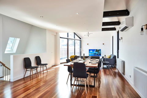 Richmond Â· 3 Level Architecturally Designed Richmond House - Darwin Holiday 3