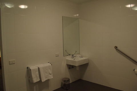 CROWN CENTRAL BUSINESS DISTRICT MOTEL - NO UNDER 18s - Darwin Holiday 39