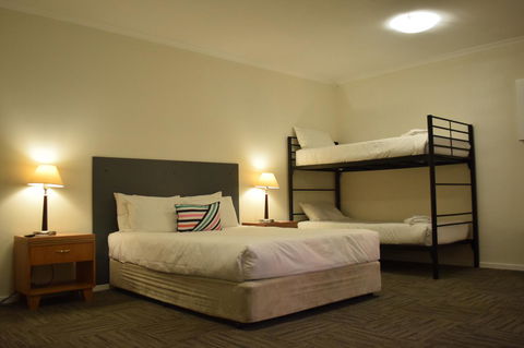 CROWN CENTRAL BUSINESS DISTRICT MOTEL - NO UNDER 18s - Darwin Holiday 40