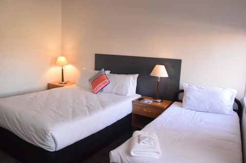 CROWN CENTRAL BUSINESS DISTRICT MOTEL - NO UNDER 18s - Darwin Holiday 31