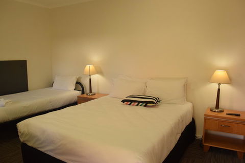 CROWN CENTRAL BUSINESS DISTRICT MOTEL - NO UNDER 18s - Darwin Holiday 37