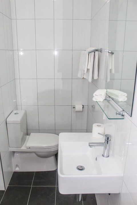 CROWN CENTRAL BUSINESS DISTRICT MOTEL - NO UNDER 18s - Darwin Holiday 17
