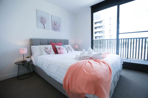 Box Hill 2 Bedroom Apt (La Maison) 02 - Darwin Holiday 3