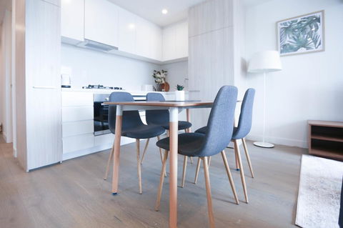 Box Hill 2 Bedroom Apt (La Maison) 02 - Darwin Holiday 1