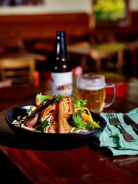 The Harrietville Snowline Hotel - Darwin Holiday 24