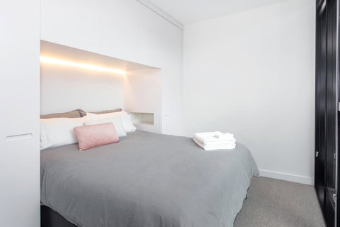 Modern Apartment In The Heart Of St Kilda - Darwin Holiday 11