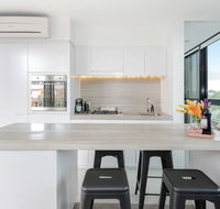 Modern Apartment in the heart of St Kilda - Darwin Holiday
