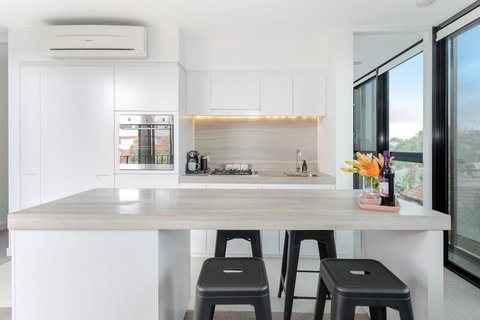 Modern Apartment In The Heart Of St Kilda - Darwin Holiday 0