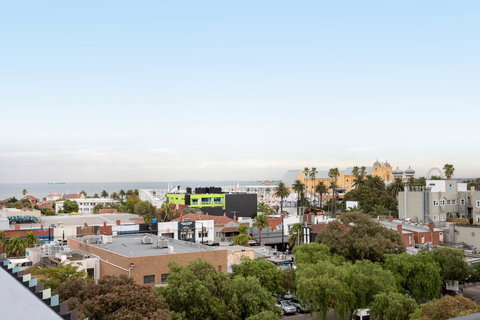 Modern Apartment In The Heart Of St Kilda - Darwin Holiday 22