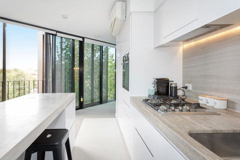 Modern Apartment In The Heart Of St Kilda - Darwin Holiday 6