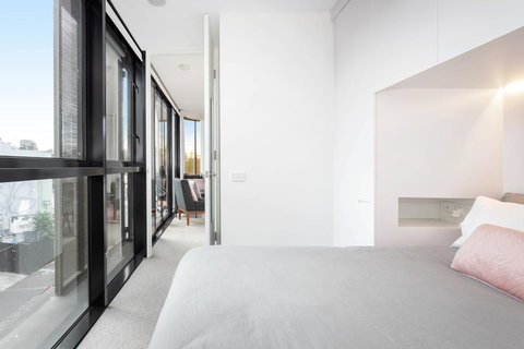 Modern Apartment In The Heart Of St Kilda - Darwin Holiday 10