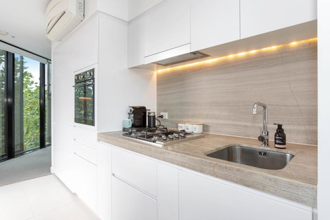 Modern Apartment In The Heart Of St Kilda - Darwin Holiday 5