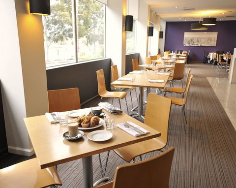 Mercure North Melbourne - Darwin Holiday 3