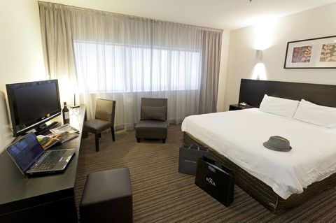 Causeway 353 Hotel - Darwin Holiday 24