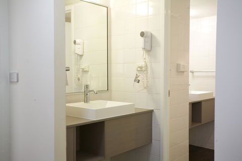 Ibis Melbourne Hotel And Apartments - Darwin Holiday 19