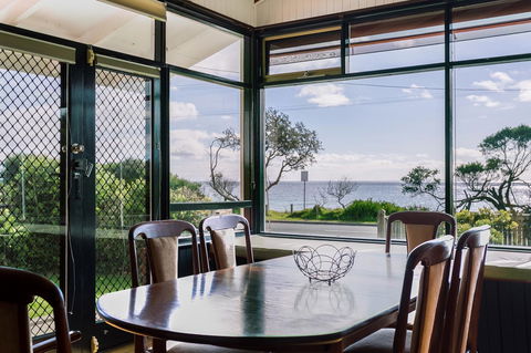 Beach Front Beauty - Ocean Front Views - Darwin Holiday 0
