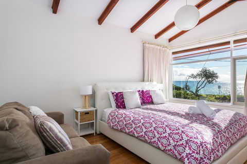 Beach Front Beauty - Ocean Front Views - Darwin Holiday 7