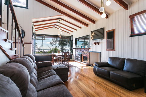 Beach Front Beauty - Ocean Front Views - Darwin Holiday 6