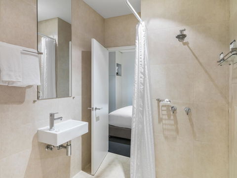 Oaks Melbourne On Collins Suites - Darwin Holiday 16