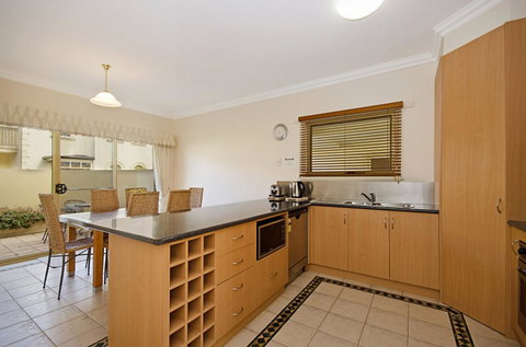 Sea Shells On Banyan Apartment - Darwin Holiday 10