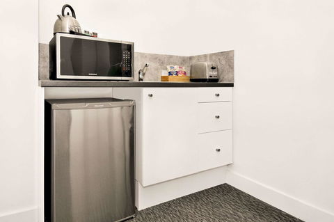 Comfort Hotel East Melbourne - Darwin Holiday 6