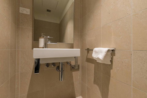 Waterfront 3 Bedroom Luxury Home Victoria Harbour - Darwin Holiday 13