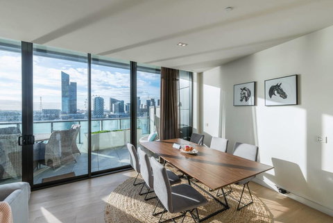 Waterfront 3 Bedroom Luxury Home Victoria Harbour - Darwin Holiday 4