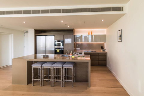 Waterfront 3 Bedroom Luxury Home Victoria Harbour - Darwin Holiday 3