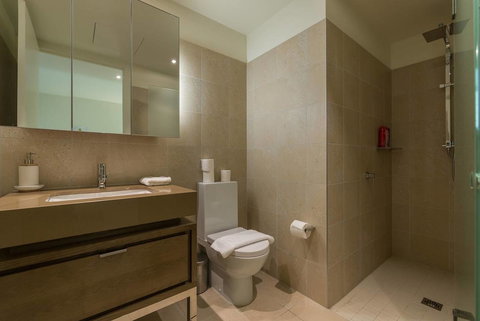 Waterfront 3 Bedroom Luxury Home Victoria Harbour - Darwin Holiday 11