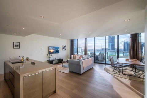 Waterfront 3 Bedroom Luxury Home Victoria Harbour - Darwin Holiday 2