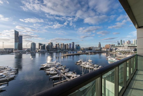 Waterfront 3 Bedroom Luxury Home Victoria Harbour - Darwin Holiday 14