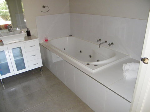 De\'Vine Escape - Darwin Holiday 5